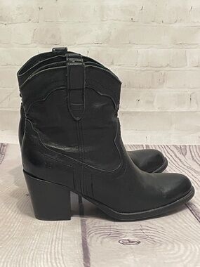 Frye Western Short Heel Boots - Women Size 6.5